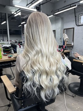 ワン(ONE) ホワイト