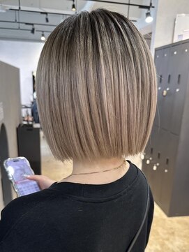 メリー オオサカ(Merly Osaka) ショートボブバレイヤージュ_contrast beige_