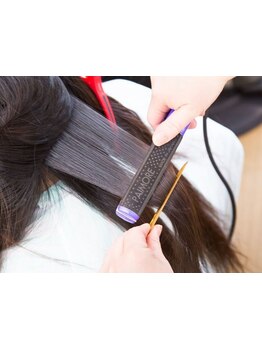 《厳選したトリートメントを多数ご用意！》ツヤが出て柔らかい質感の美髪を叶える♪傷んだ髪を徹底補修◎