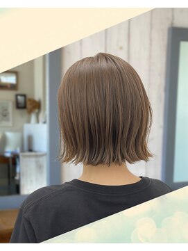 カーディフ(Cardiff) 大人女性のための小顔ミニボブ×モーヴブラウン 20代30代40代