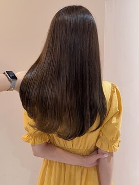 レジナヴィータ 栄(Reginavita) オリーブグレージュ 透明感カラー 艶髪 ストレート 20代