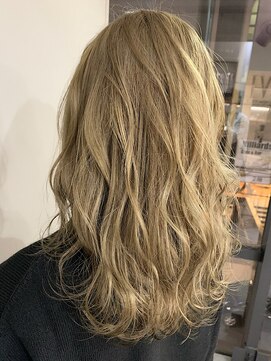 シア(sia) プラチナハイベージュ☆