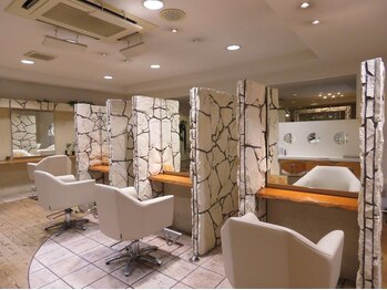 ヘアープログレス サバーブ Suburbの写真/髪・頭皮を第一に考えた施術で髪のお悩みを解決!大人女性のための上質空間で、あなただけのサロンTimeを♪