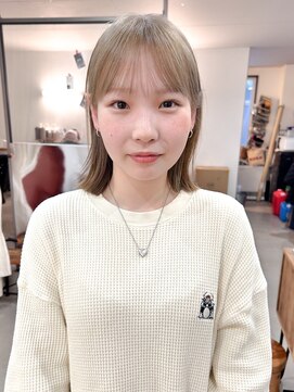 カルテ(QUARTE) ミディアムボブ　耳掛けミディ