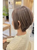 くびれショート×白髪ぼかしハイライト