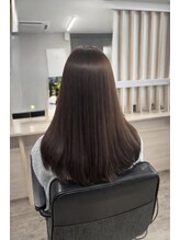 ダメージレス×透明感。大人女性のための「上品なデザインカラー」で、いつものスタイルに彩りを。