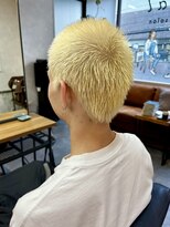 ニール(Neal)&nbsp;【Neal 新宿/西新宿】　スパイキーショート×ゴールド〈SAKU〉