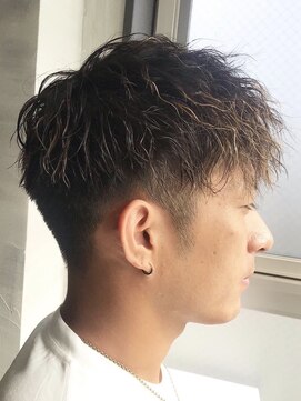 フォルン(Vorn) ツイストパーマカリアゲ