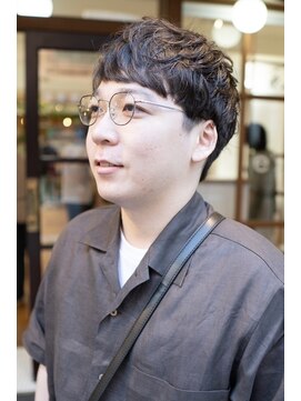 イーズ(e's) 【e's中目黒美容室】パーマ風のくせ毛を活かしたマッシュヘア