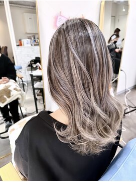 マリン(Marine) 20代30代ハイトーンバレイヤージュヘアカラー