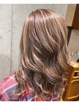 ミラシィ 成田(Mirashy) ベージュ×ハイライトカラー[成田駅]