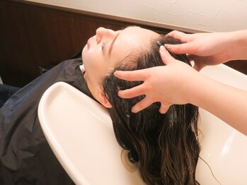 アンフィニ(infini)の写真/フルフラットのシャンプー台でのスパでリラックスタイムへ！自分だけの癒し時間を☆