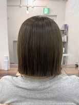 ファルベ(Farbe)&nbsp;オリーブカラー　透明感　夏カラー　小顔カット　タイトボブ