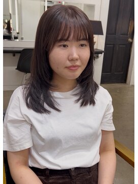 ジリ(JILI) .柔らかく揺れる大人ミディアムレイヤー ▽福永