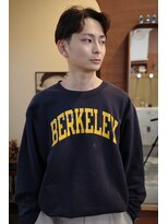 エディ(Edy) メンズセンターパートニュアンスパーマ刈り上げブラウンカラー