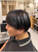 白髪を隠すから活かすへ。大人のブルーグレーメッシュ