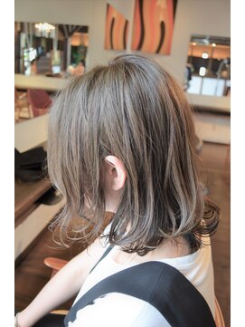 ピースリーヘア バイ カーサ(peathree.hair by CASA) ナチュラルグレー×フレンチカール