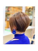 前下がりショートボブ似合わせカットケアブリーチハイライト40代