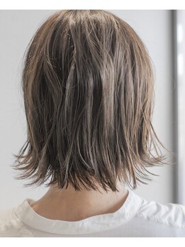 ビーヒアナウ N゜03 金沢駅西店(BE HERE NOW) 切りっぱなし×外ハネ