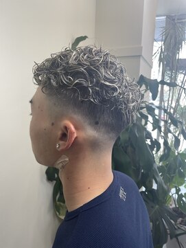 ウエスト オーランド(WEST O LAND) バチゴリ激イケメッシュパーマ