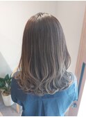グレーベージュ