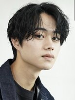 センターパート毛流れニュアンスパーマコンマヘアガイルヘア黒髪