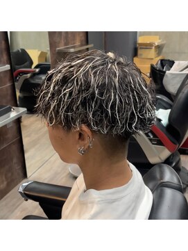 ダズルヘアーエイチ(DAZZLE hair H) ホワイトメッシュ+波巻きパーマ