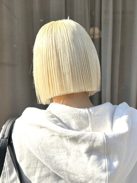 ヲタク(wotaku.) 抜きっぱなしホワイトブロンドボブケアブリーチリタッチベージュ