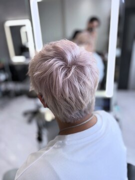 シーエスメイドバイシャチュー 栄店(CS made by SHACHU) White