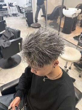 イーラ アメ村店(era) メンズパーマホワイトメッシュツイストリバースアップバング