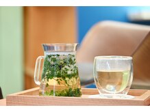 風の中の髪の雰囲気(ハーブティーもどうぞ。【東京】【京王線】【渋谷区】)