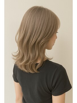 ミー 岡崎(mii) mii柔らかベージュの透明感ミディレイヤー[岡崎/稲熊/ブリーチ]