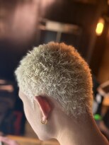 フランクスバーバー アンド ビアークラブ(FRANK'S BARBER and BEER CLUB) リバースセンターパート/ニュアンスパーマ/ダウンバング/銀座