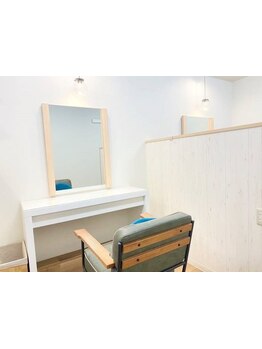 【半個室の誰にも邪魔されないリラックスな空間】周りのことが気にならない自分空間！！