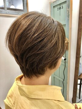 マーノプラス(mano+) 透明感のあるコンパクトショートボブ