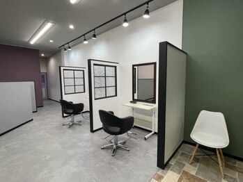 ファム(Fam)の写真/少人数制の半個室プライベートサロンで『本当になりたいスタイル』へ導きます。お気軽にご相談ください♪