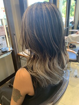 ヴァンカウンシル Kuwana(VAN COUNCIL) 外国人風バレイヤージュ