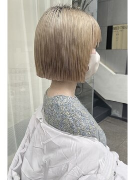 ハイブ 金沢(Hive) 10代20代ブリーチハイトーンショートボブ透明感ボブ髪質改善
