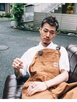 アデ オモテサンドウ(ade omotesando)&nbsp;ハイライトで遊びを効かせた爽やかメンズショート