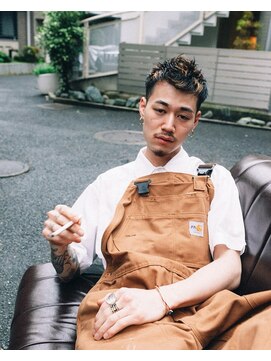 アデ オモテサンドウ(ade omotesando) ハイライトで遊びを効かせた爽やかメンズショート