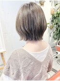 くびれカット 外はねボブ 透明感カラー スモーキーベージュ