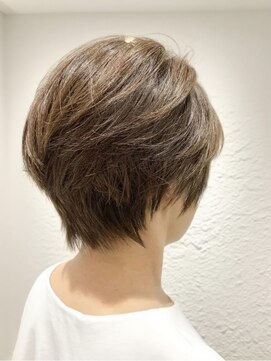 エアリー 昭島店(Airily) 大人くびれショート×アッシュグレージュ