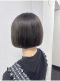 オリーブカラーのミニボブ
