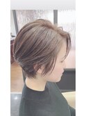 襟足が美しいショートヘア