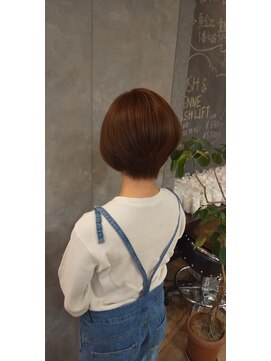 ブロッサム 東中野店 20代髪質改善カラーアッシュベージュ艶感ボブ