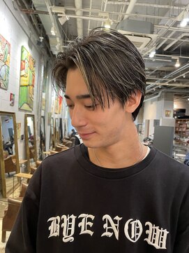 ノラギンザユー(NORA GINZA/U) メンズハイライトセンターパート毛流れツーブロックハイライト