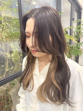 ノアル(NOAHL) 20代/30代/インナーカラー/センターパート/ベージュ/透明感