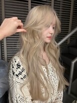 天神美容室&nbsp;【KASUMI天神美容室】ブロンドハイトーン×海外レイヤー