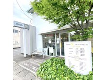 白を基調としたお店です【高松/林町】