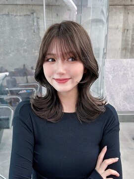 フィヴェント(Fivent) 黒髪韓国小顔レイヤーイメチェン暗めオリーブグレークラゲヘアー